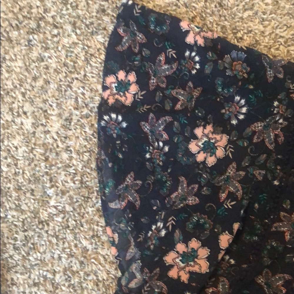 Floral Top - Picture 3 of 4